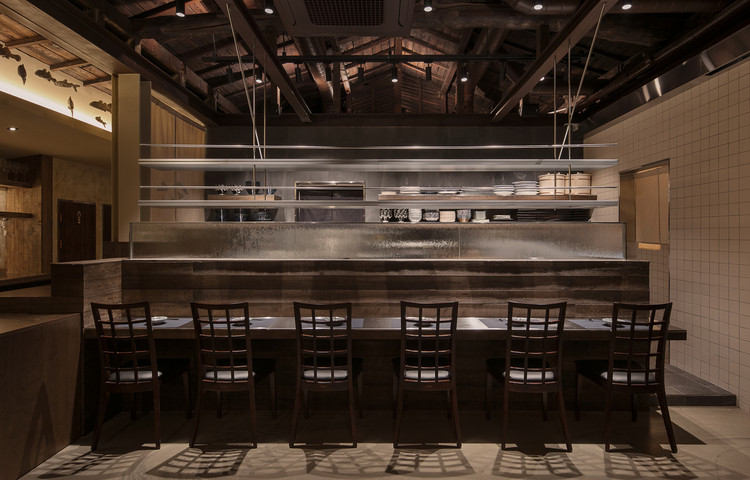古老与现代共融的 Gwanghwamunhaemul 餐厅设计-40