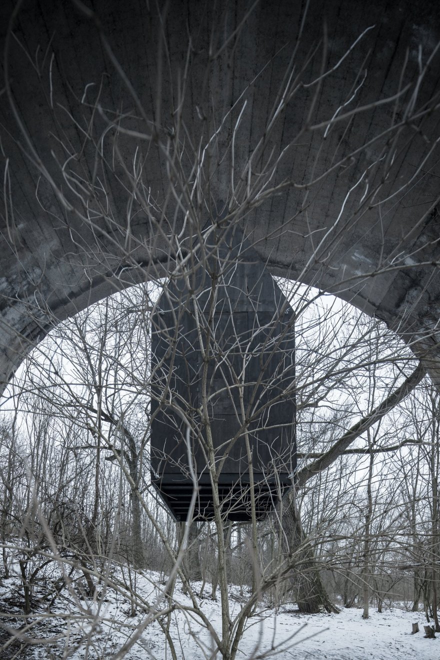 Čierny lietajúci dom, Pardubice | Archinfo.sk-50