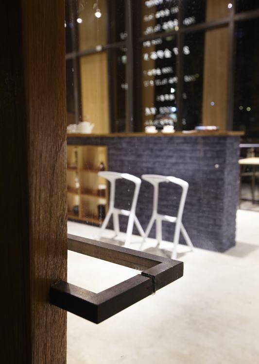 绿建筑概念咖啡厅，简约工业风融入环境共生-10