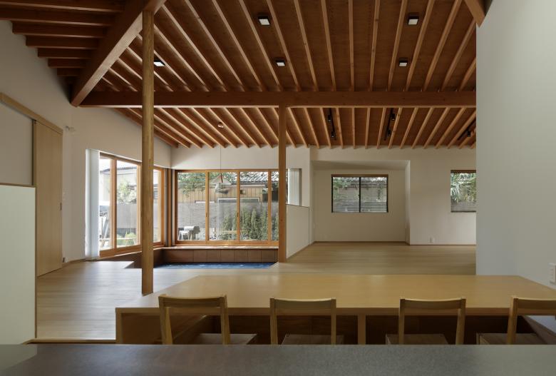 蘆田暢人建築設計事務所丨変形方形の平屋丨日本-16