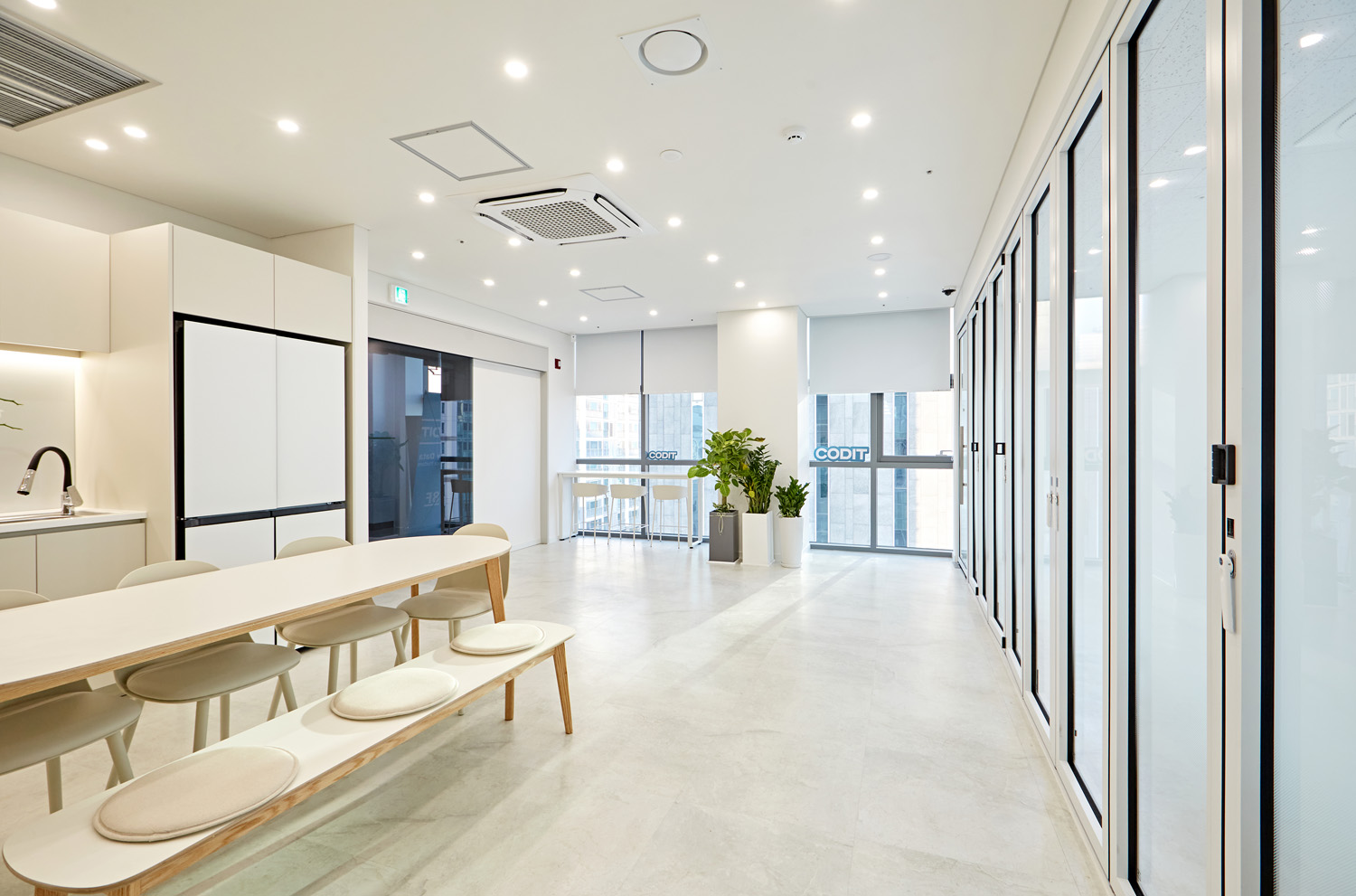 现代简约风格的 67 平米办公室设计-8