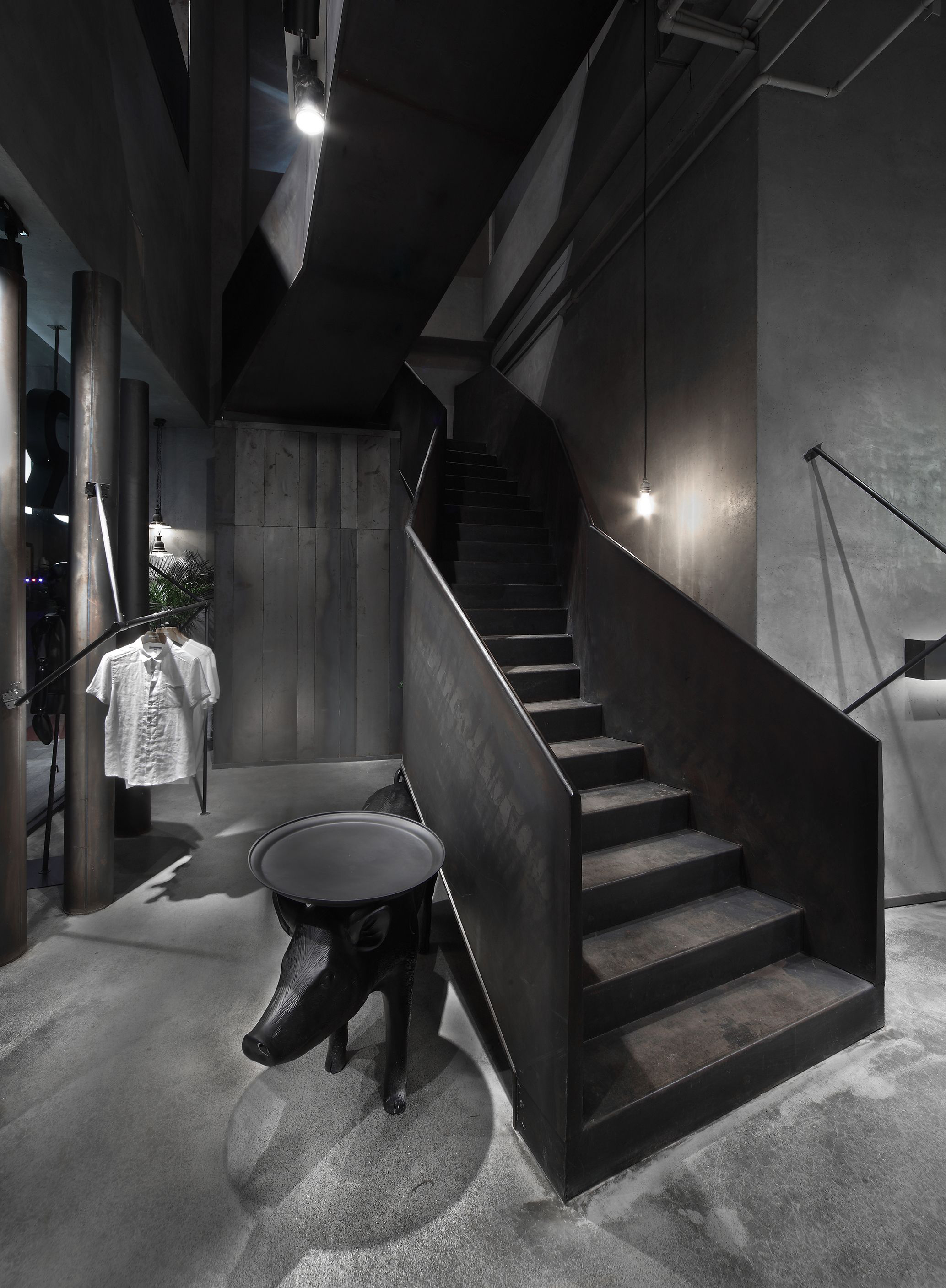 轻奢风男装店装修-6