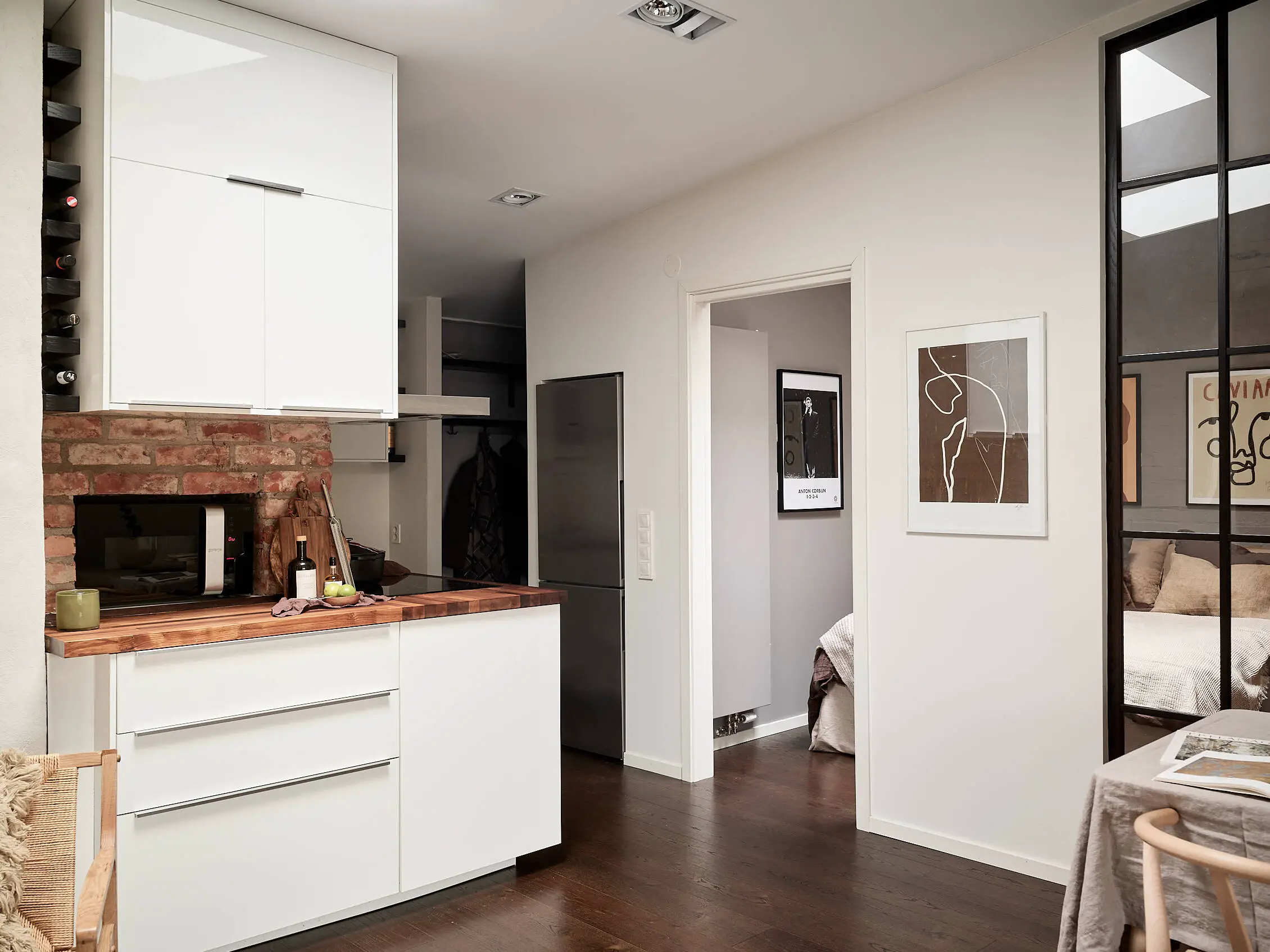 瑞典 1907 年老建筑的现代改造 | 巧妙利用梁柱的 42m2 公寓-9