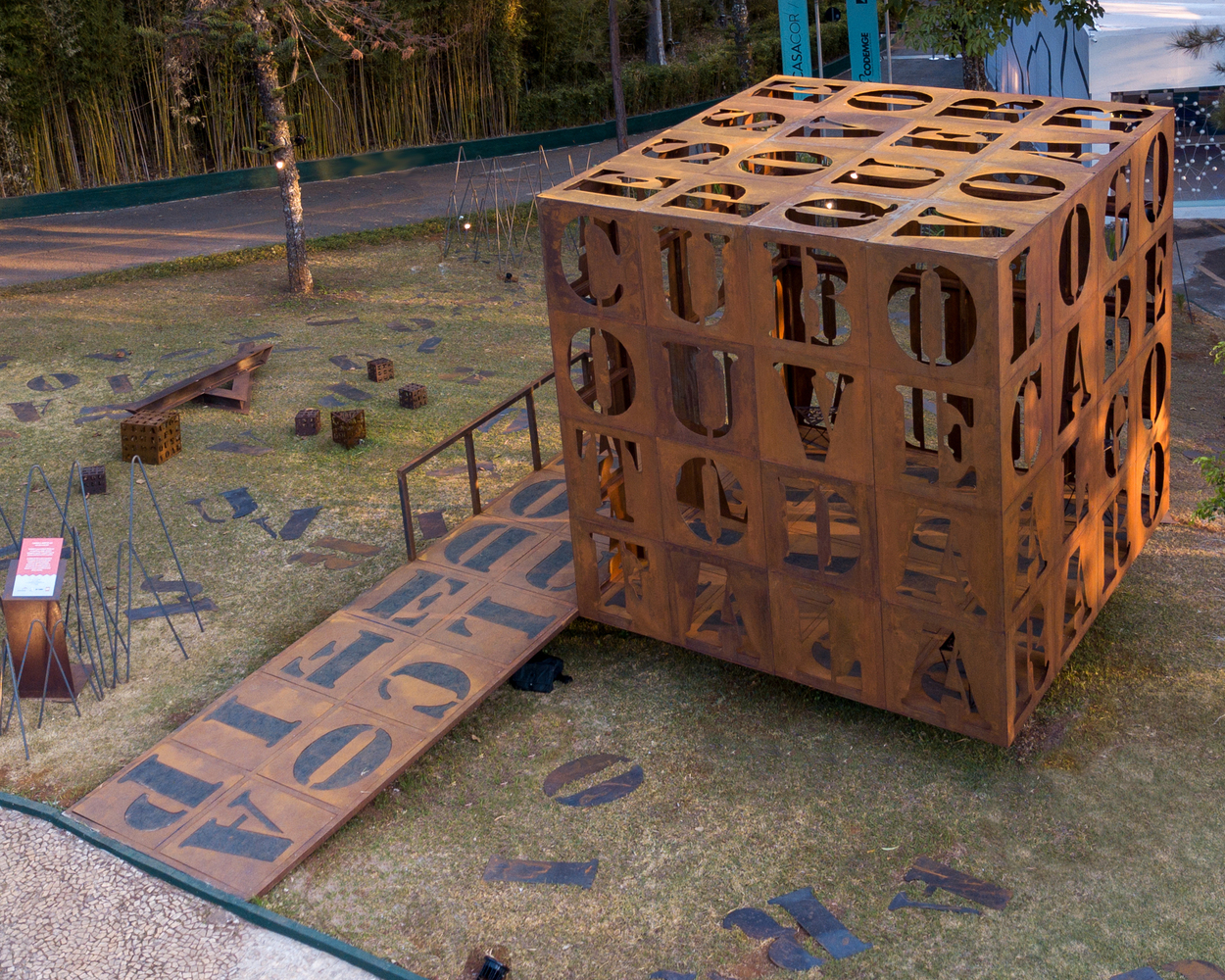 立方诗境 · 巴西 CUBOESIA & STEEL GARDEN 多感官空间艺术-34