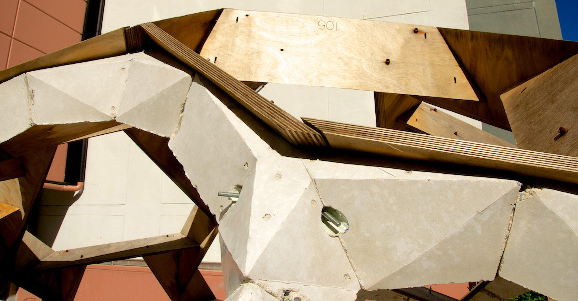 伍重40 · 超级机动动作（伍重，40）

注：Utzon常见为人名，音译为伍重 ，比如著名建筑设计师约恩·伍重（Jørn Utzon） 这里不清楚Utzon40确切所指，如果结合具体语境Utzon40有特定含义，可进一步提供相关信息以得到更精准的翻译 丨澳大利亚悉尼-45