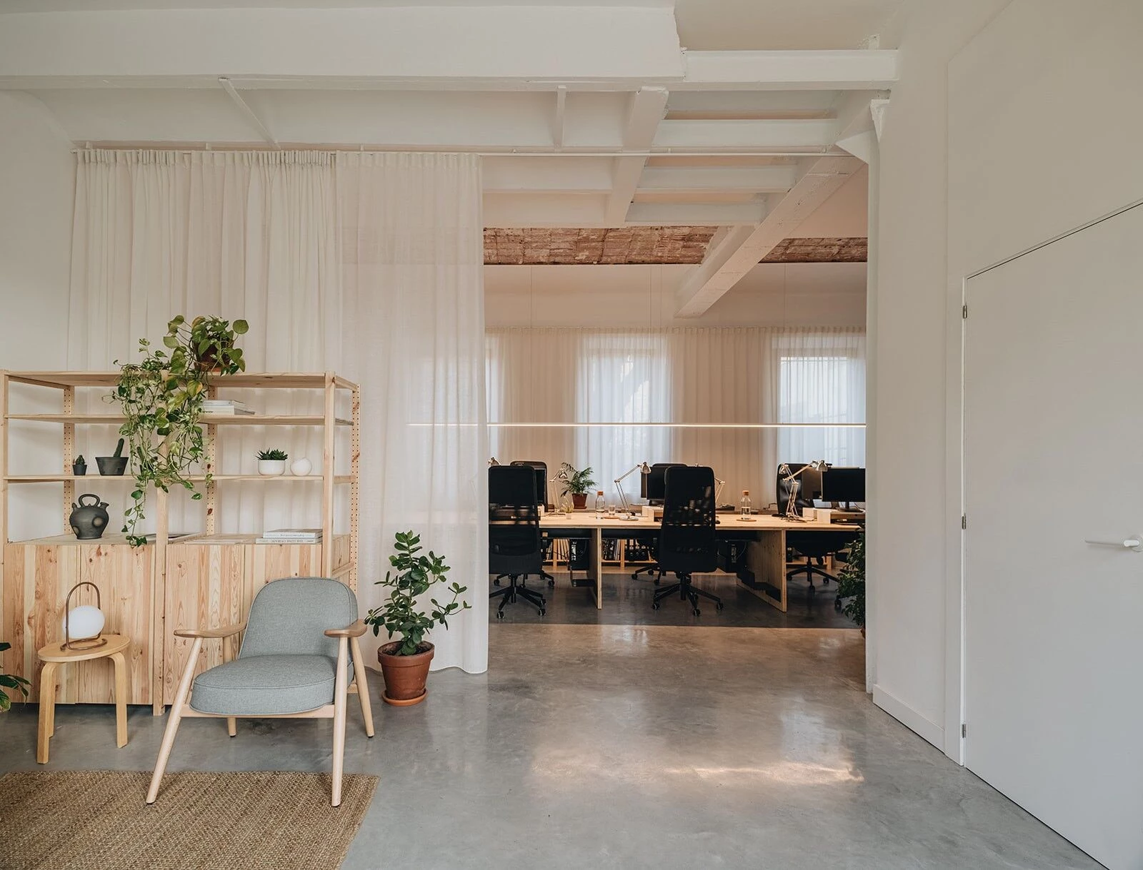 银行与家之间的建筑改造丨undos arquitectura-26