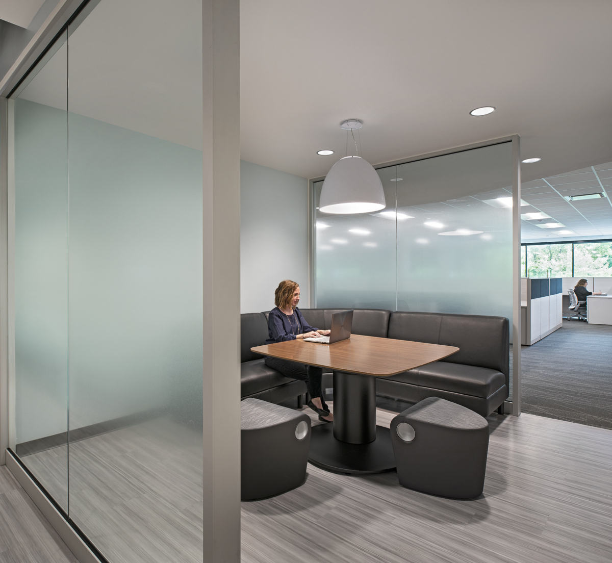 Home Point Financial Ann Arbor 办公室 - 自然光线与协作空间的完美结合-17