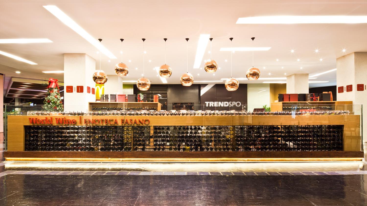 玻璃之魅 · RJ 购物中心的精致葡萄酒店设计-1