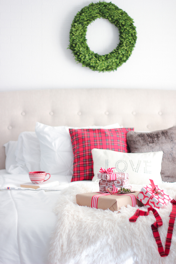 雪白圣诞 | 红色点缀的温馨家居设计-29