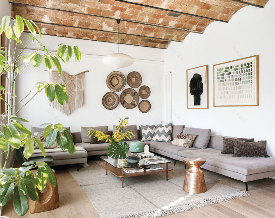 巴塞罗那带有拱顶天花板和波西米亚装饰风格的明亮公寓-1