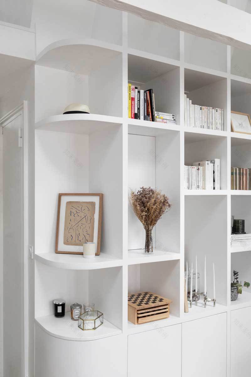 巴黎红色墙面的阁楼公寓设计-12