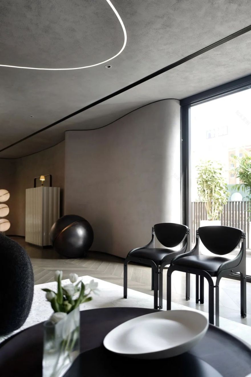 孟也打造“外 WHYGARDEN”家居品牌,呈现极光主题空间-7