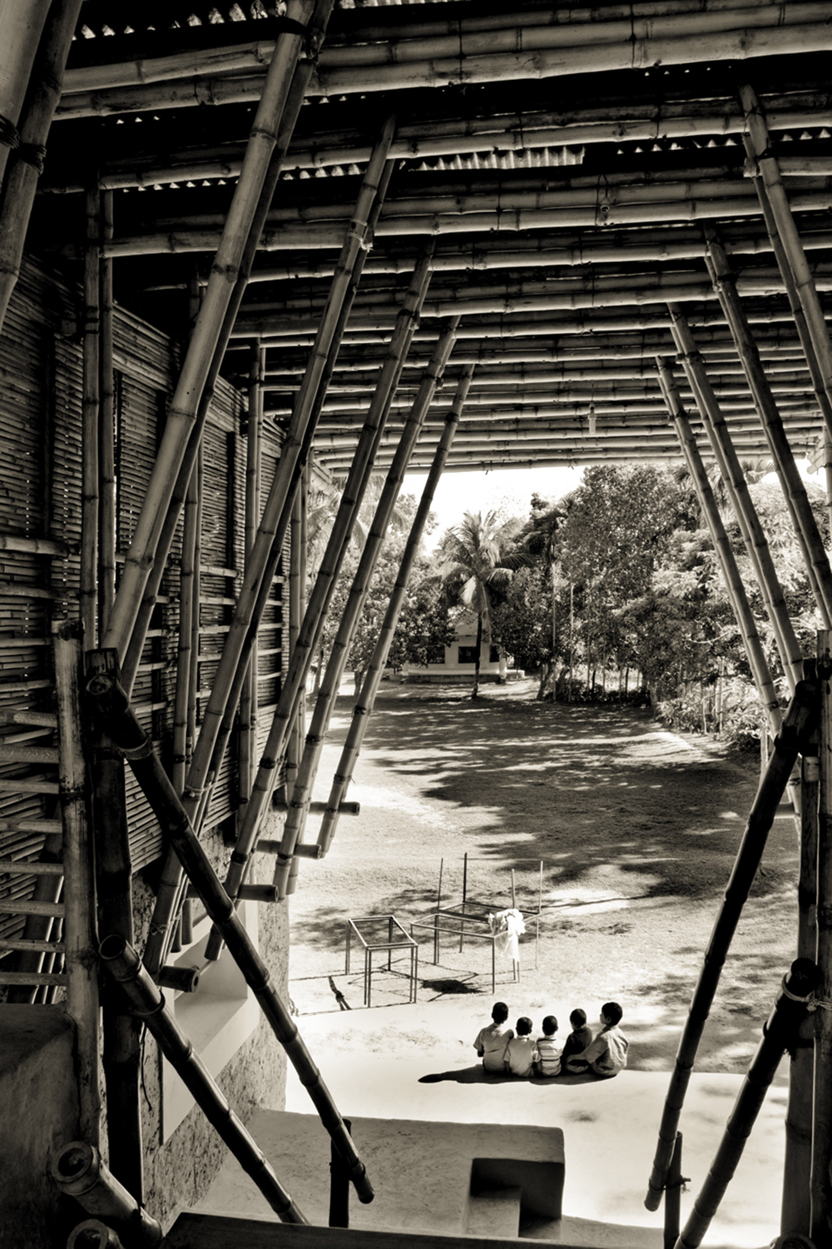 孟加拉国的现代教育培训学院,手工打造的传统学校 / Studio Anna Heringer-92