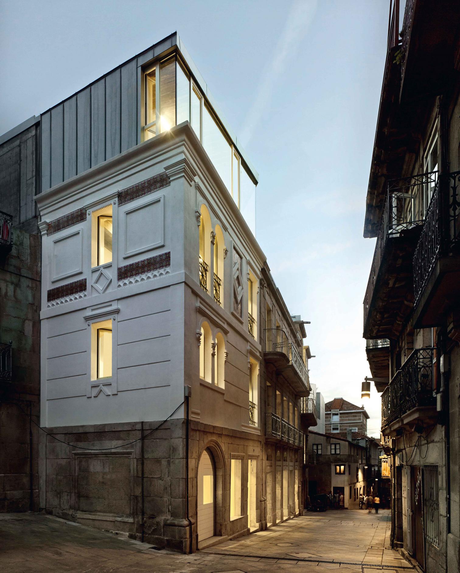 历史遗迹中的现代公共空间——西班牙比戈房产登记处新址-5