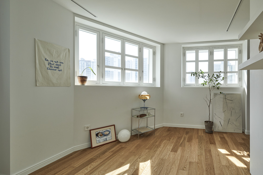 13 坪租赁工作室的极简白色风格设计-2