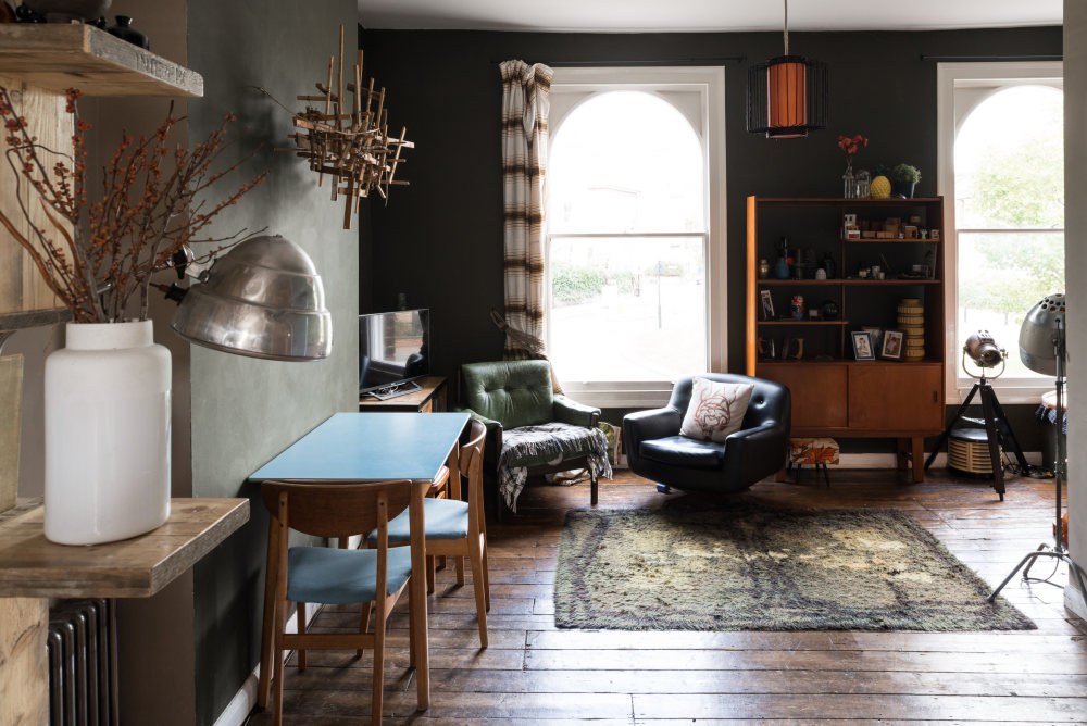 伦敦六套深色调戏剧性空间设计-6