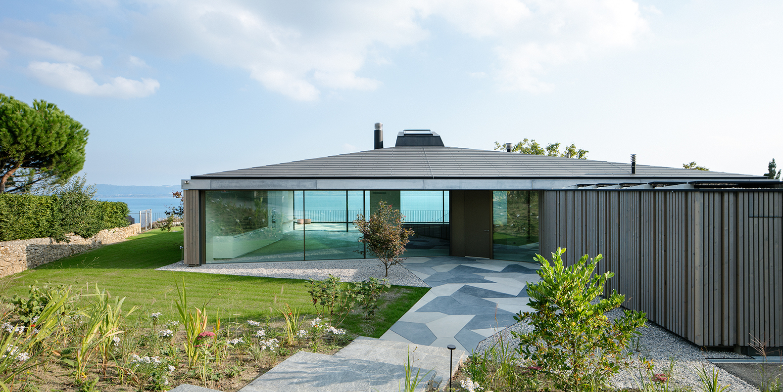 瑞士 Hauterive 湖畔混凝土与玻璃的现代住宅-61