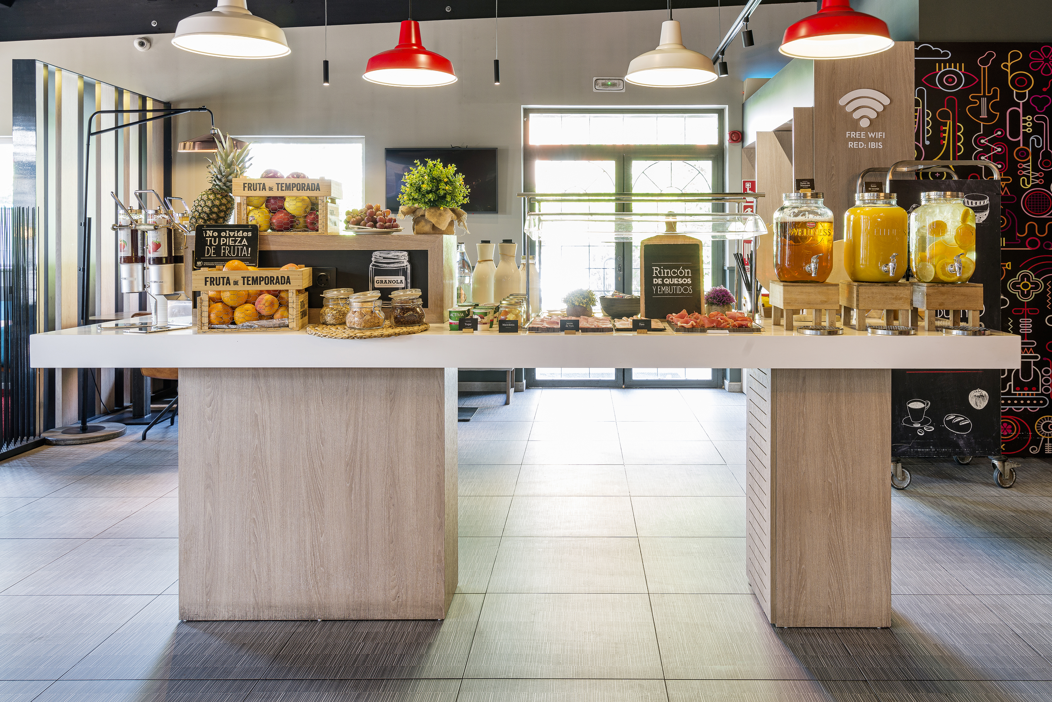 Lobby y zonas comunes del hotel IBIS Fuenlabrada-6