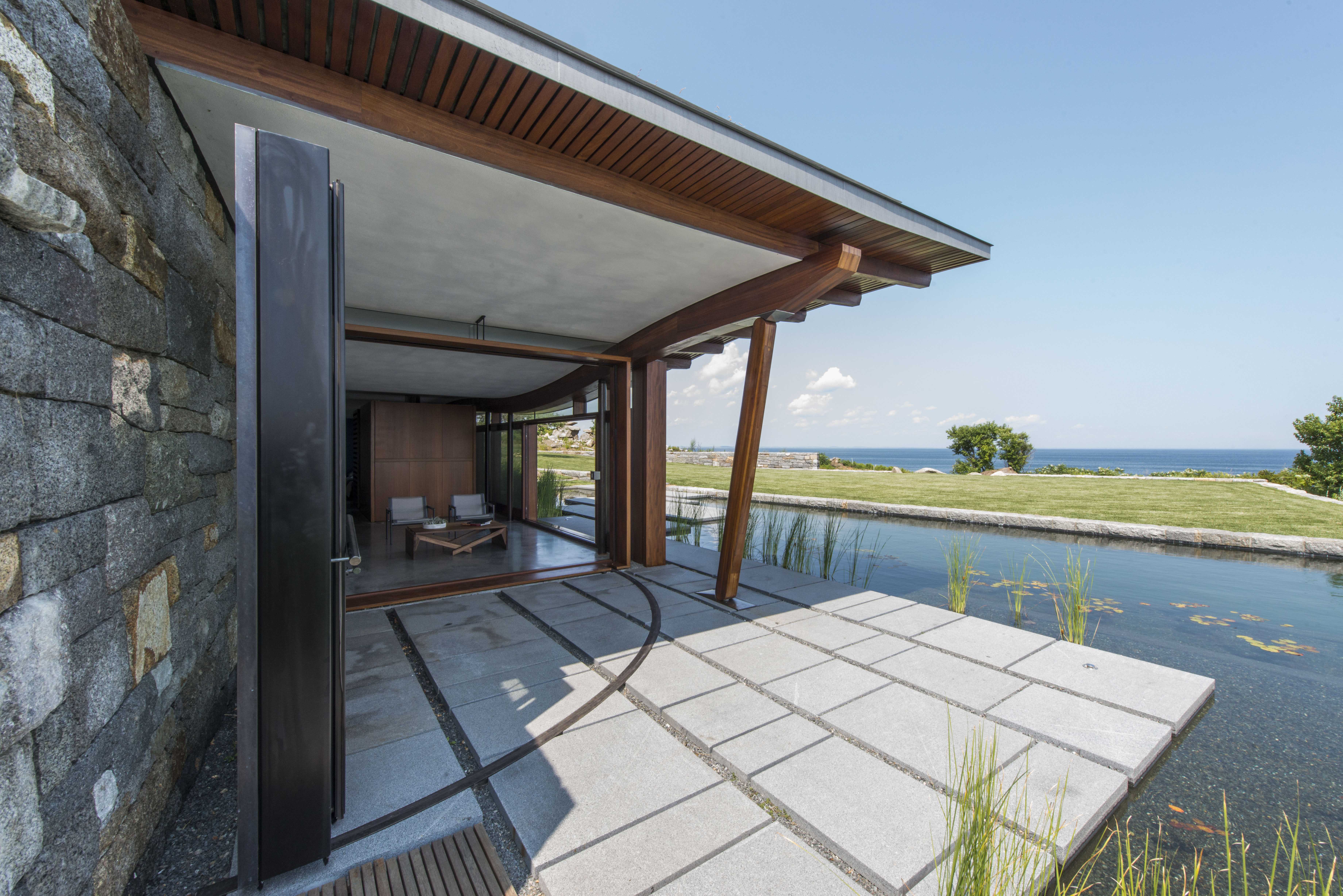 悬崖之上的绿色泳池住宅-31