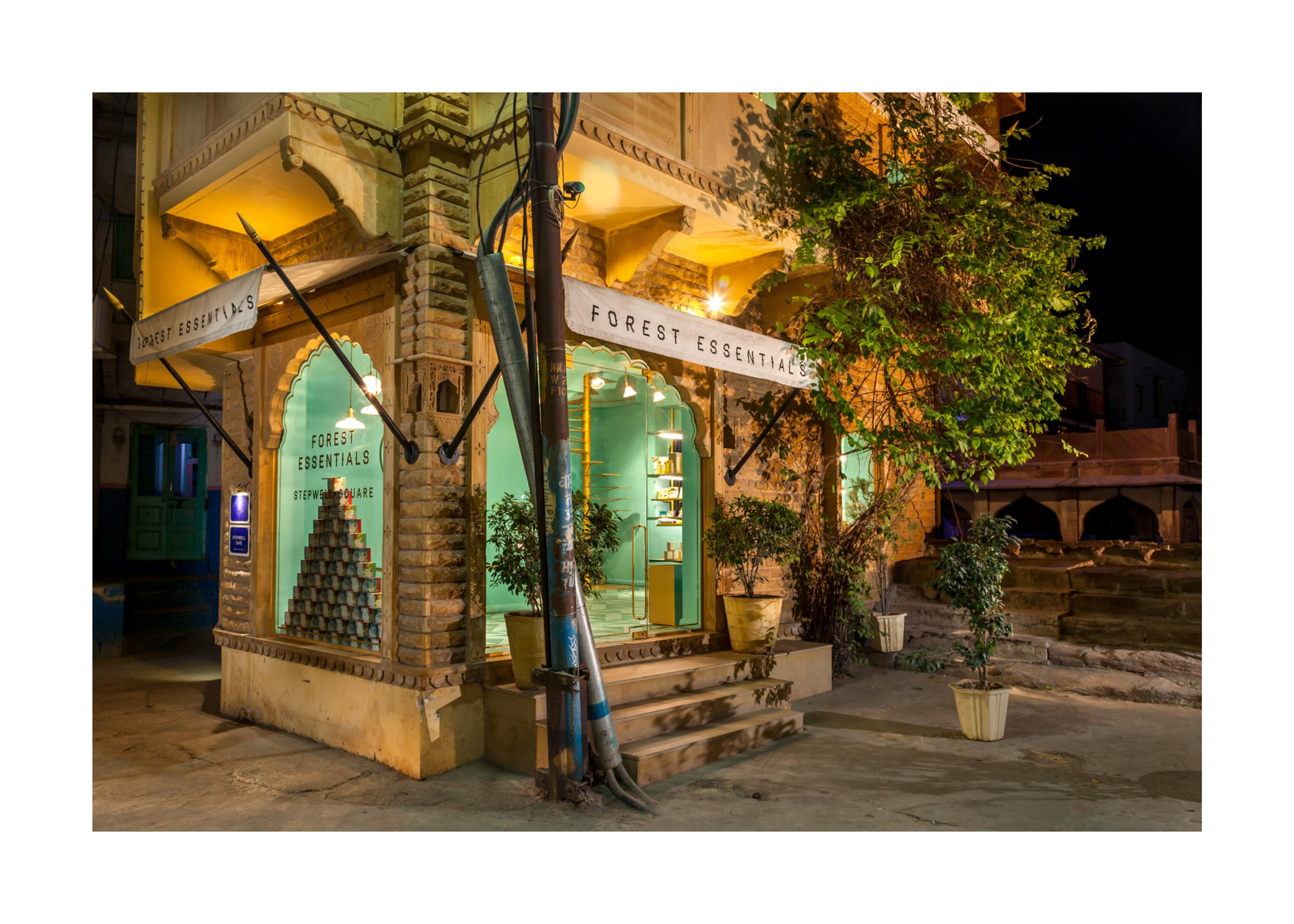 "JDH Urban Regeneration 项目 | Forest Essentials 零售店,艺术装饰与传统元素的完美结合"-14