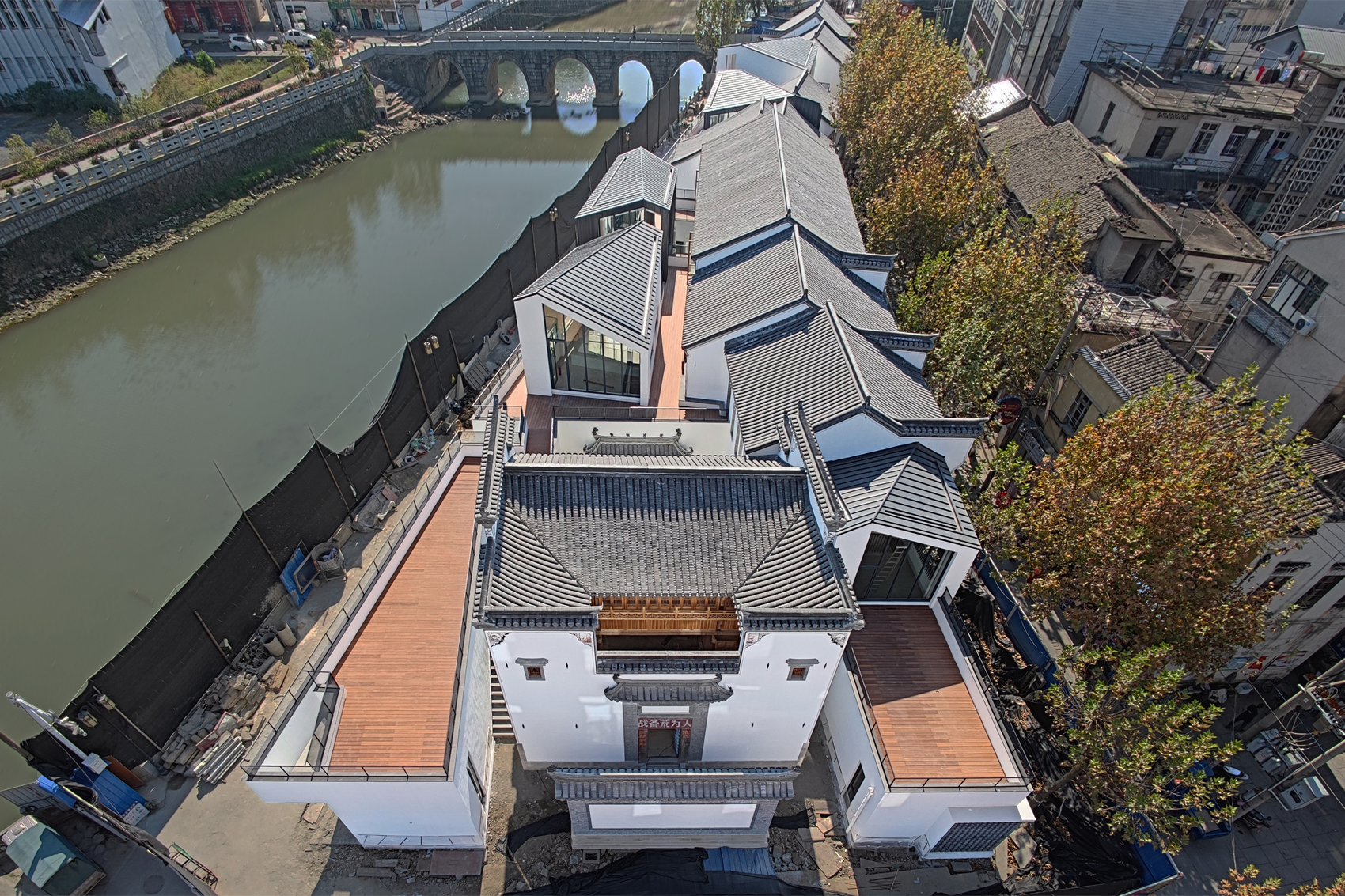 传承与转译：安徽旌德水街更新改造 / 未形建筑-0