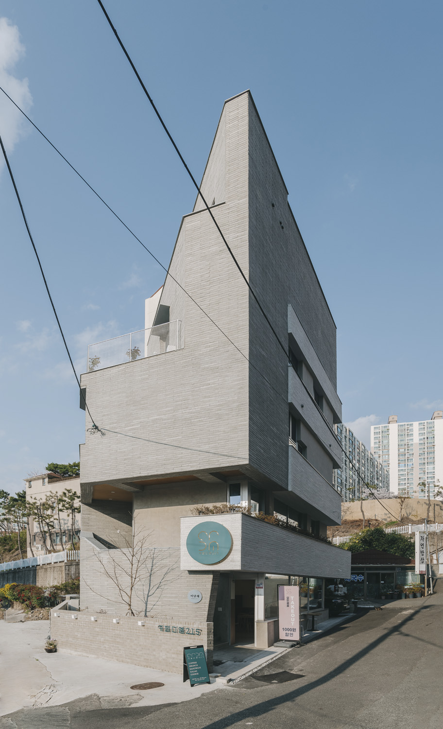 白色与木色，打造 21 平极简咖啡厅-12