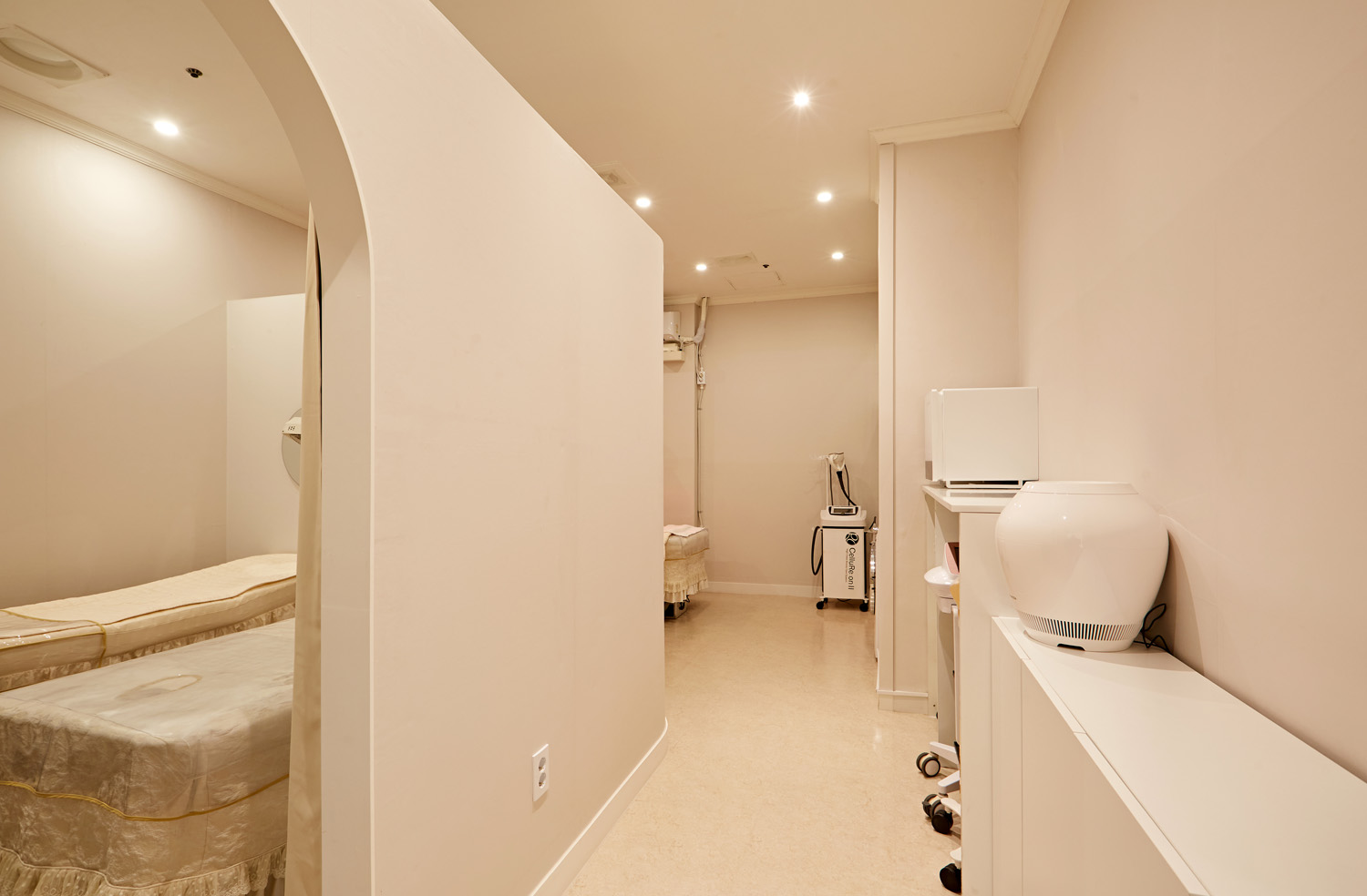 优雅温馨 12 平米皮肤商店设计-9