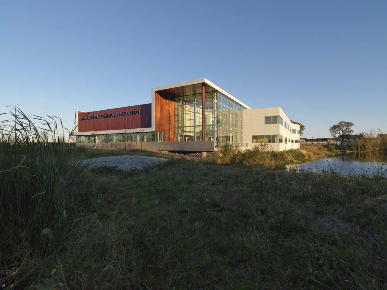 湖畔独立校园，集学习休闲于一体的 Waubonsee Community College Plano Classroom Building-18