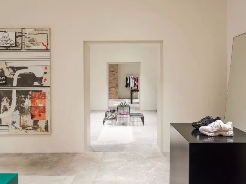 norman kelley利用多功能楼梯坡道改造芝加哥的“notre”商店-24