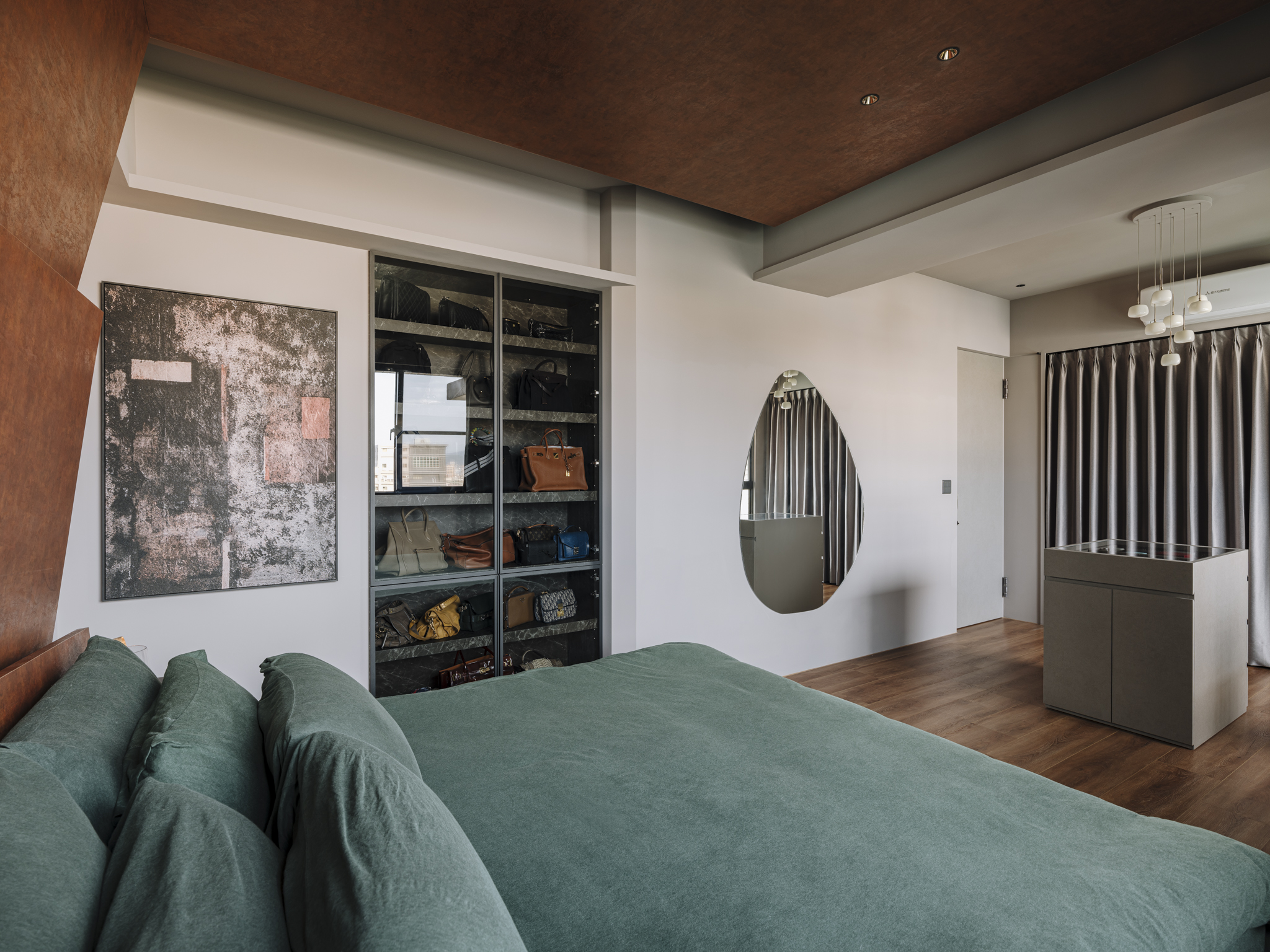 墨綠與野橘：髮型師與貓的隱世沙龍-14