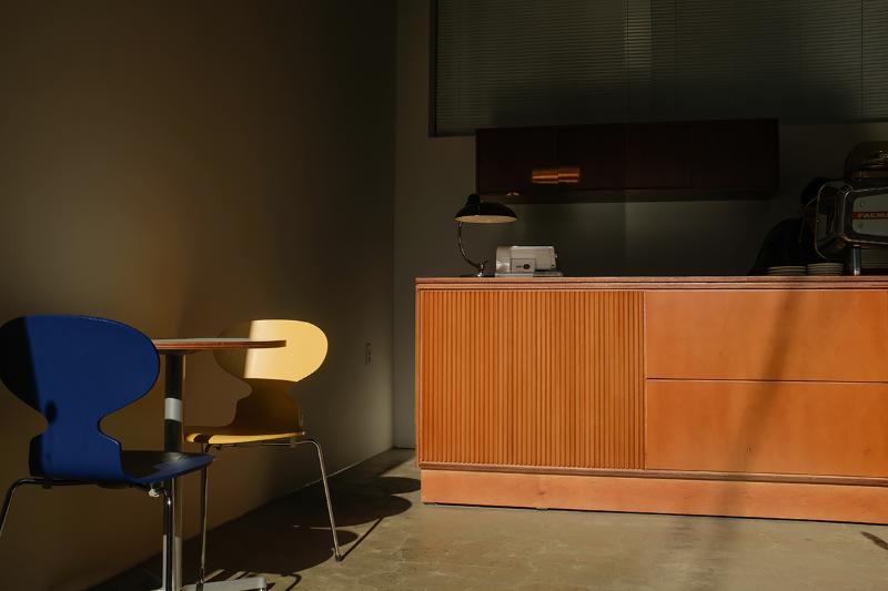 色彩魔力 | 15 坪温馨咖啡厅的 Woodton 风格设计-9