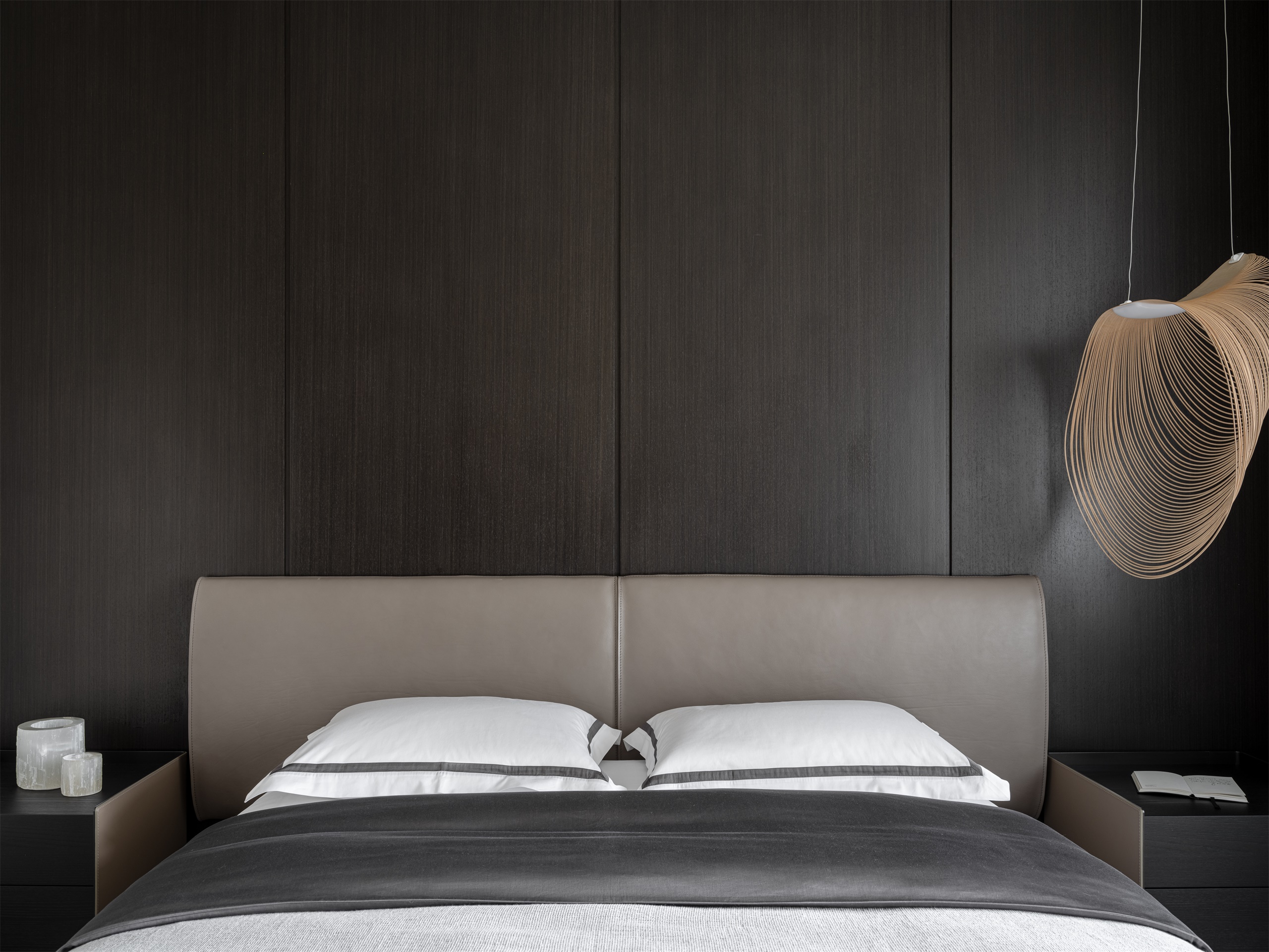 130 平方米深色现代公寓丨斯维特兰娜·李-25