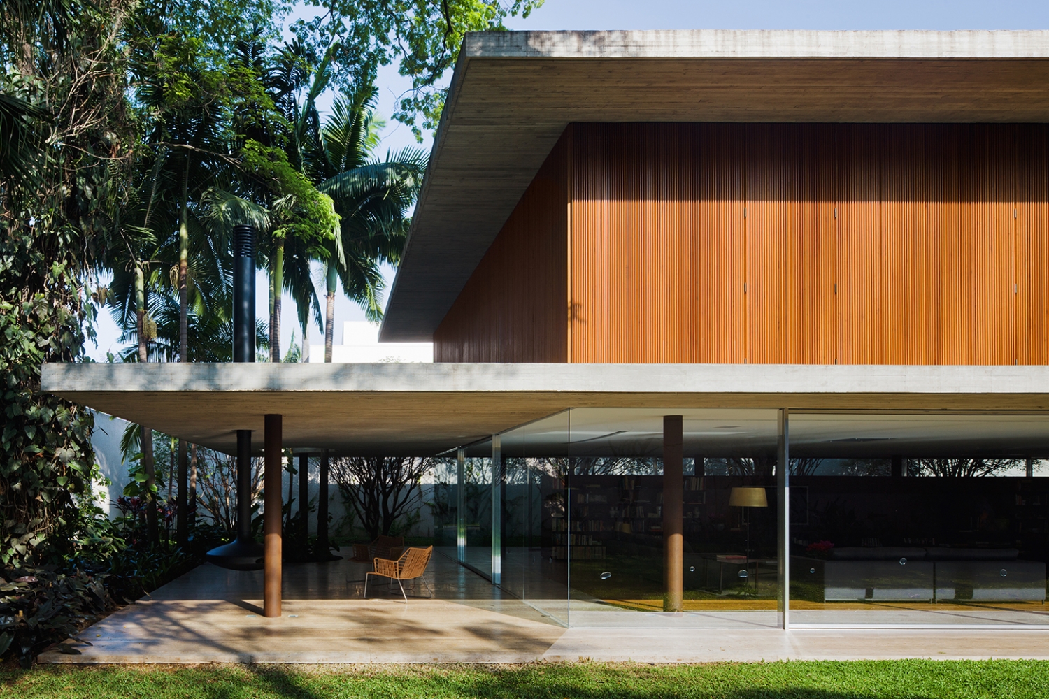 巴西 Toblerone 住宅 | 开放式布局,木结构网格,室内外自由空间-32