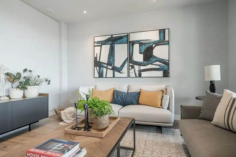 西班牙木质设计公寓,打造温馨现代生活空间-10