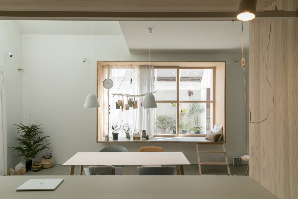 職住一体の建築家の自邸　ゆるやかに居場所をつなげ、仕事と生活の場をひとつに | Architecture | 100%LiFE-3