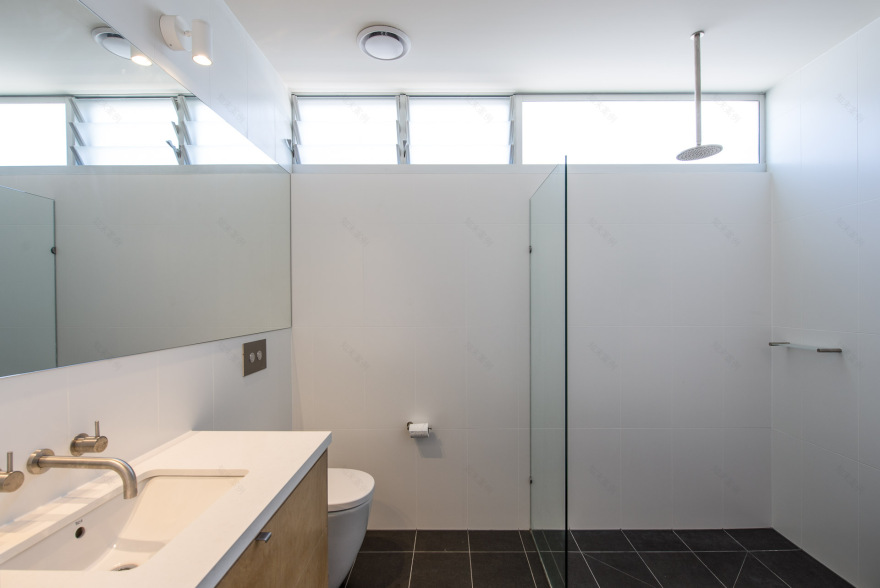 梅雷韦瑟改变 | 海滨旧宅翻新成现代舒适居所-29