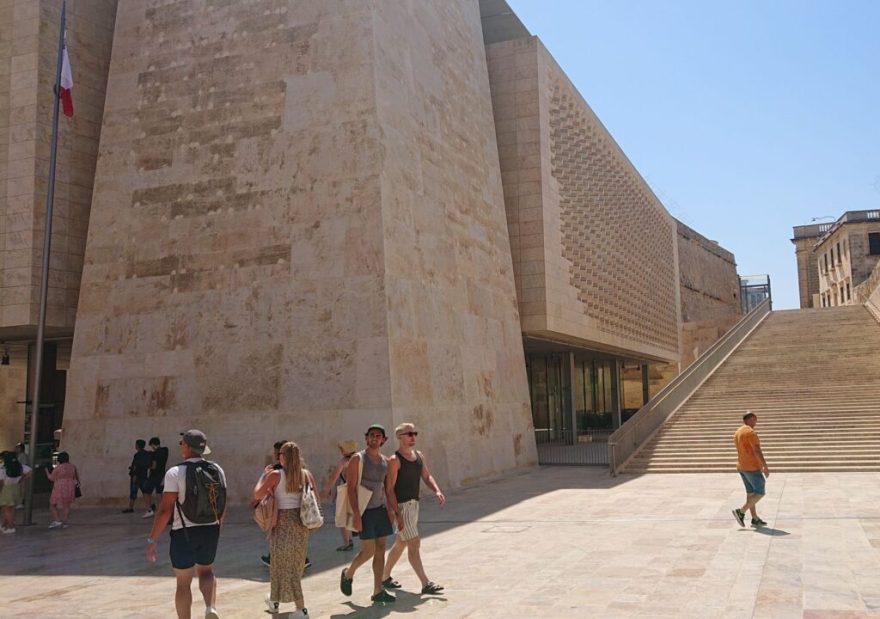 马耳他瓦莱塔城市更新项目(含城门,议会大楼,露天剧院)丨瑞士瓦莱丨以意大利建筑师伦佐·皮亚诺为首的团队-30