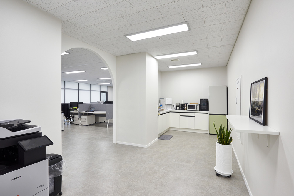 130 平知识产业中心极简白诠释空间美学-24