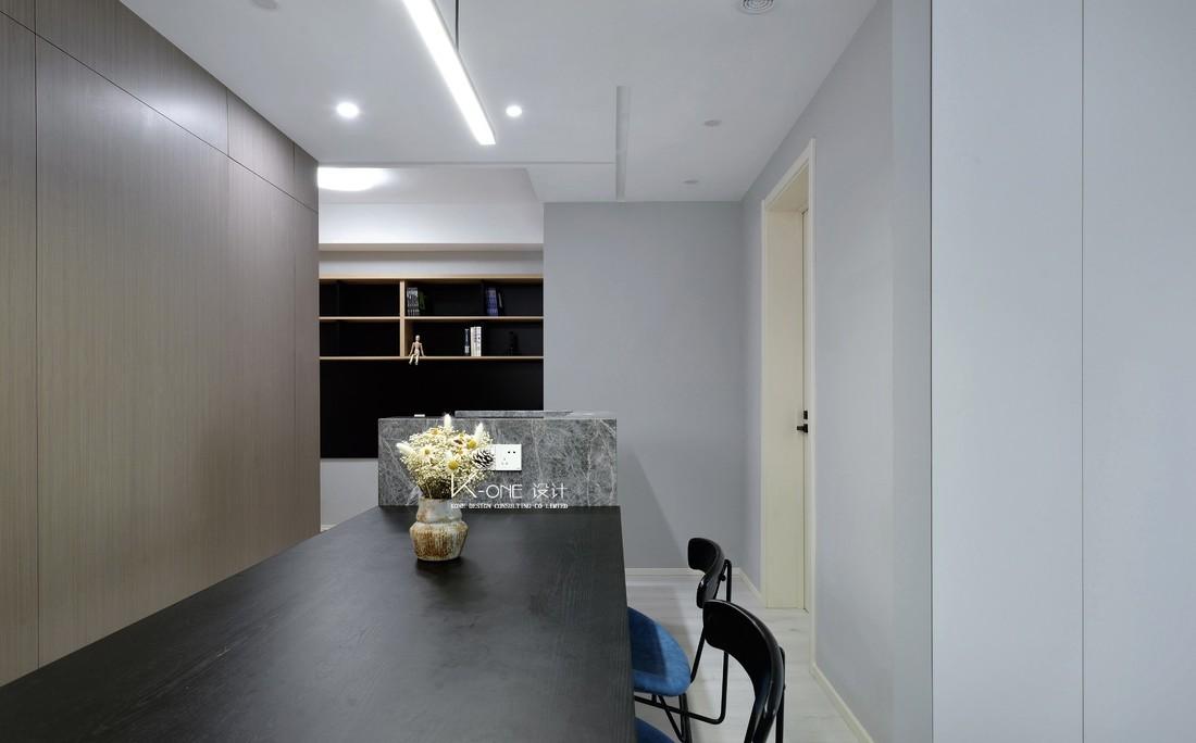 白色简约家居,宝蓝点缀的安静空间-2