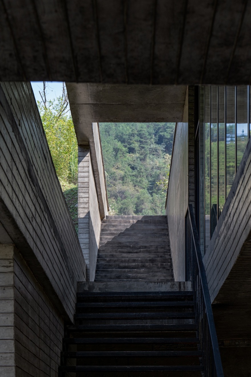 武当山麓游客中心:重塑台地之线丨中国十堰丨上海末广建筑设计有限公司-79