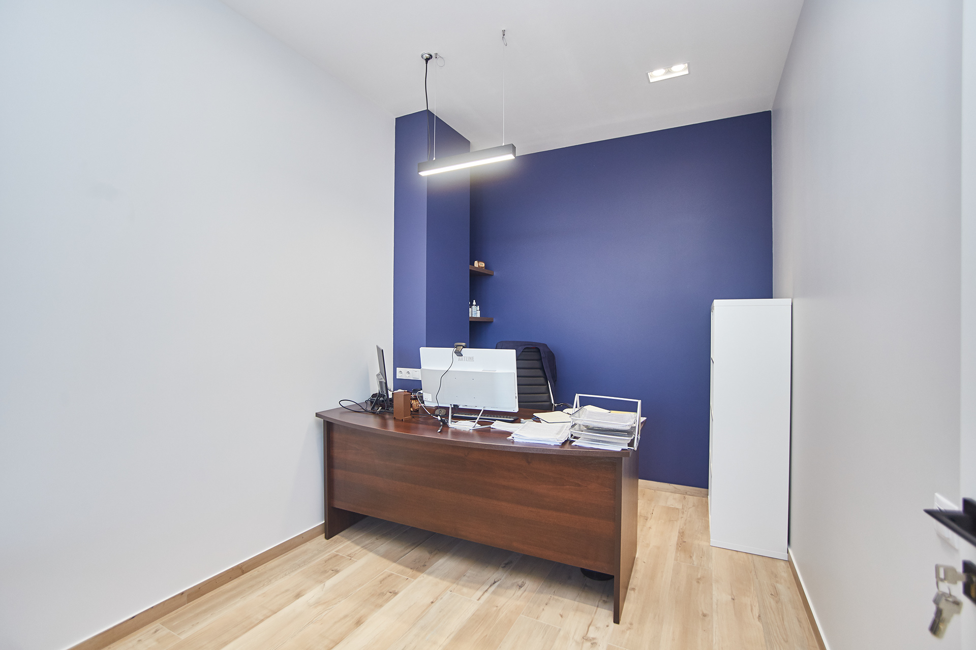 OFFICE OF THE LAW COMPANY: 170 sq.m (Real)-18