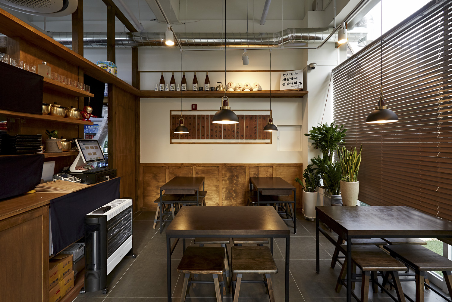 白色与木色交融的 10 分餐厅设计-6