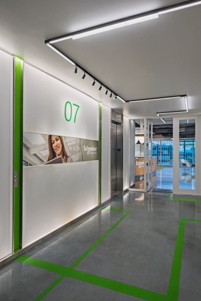 Schneider Electric Offices by Gresham Smith-17