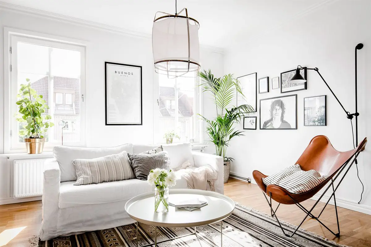 旧砖墙与古木门的细节之美-4