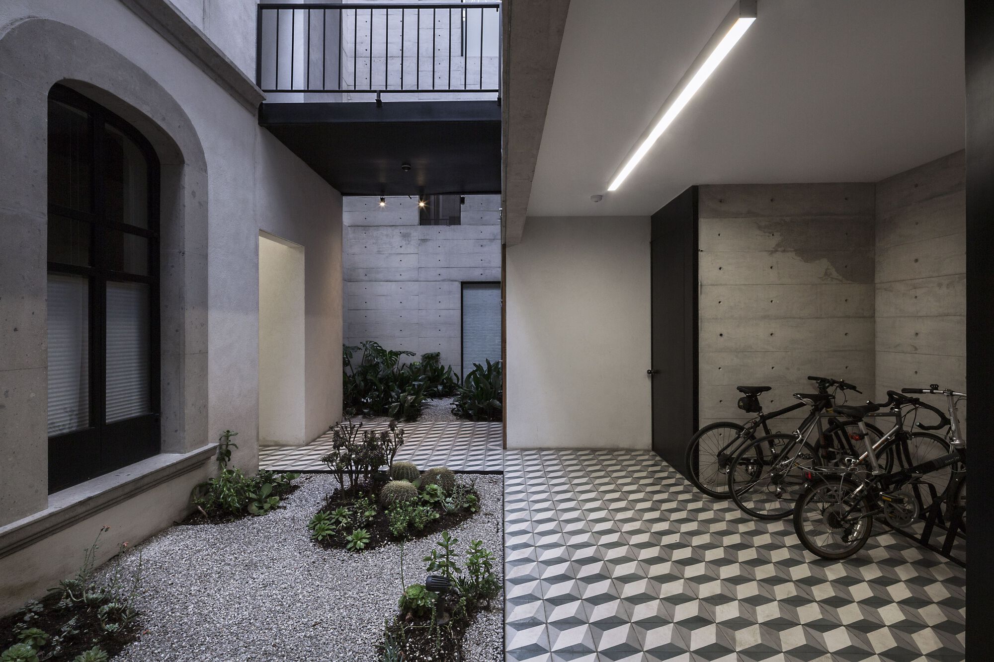 Circular de Morelia 4 Apartment Building / Quintanilla Arquitectos-45