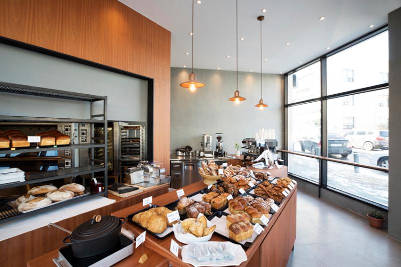 现代简约 30 平米烘焙店设计-4