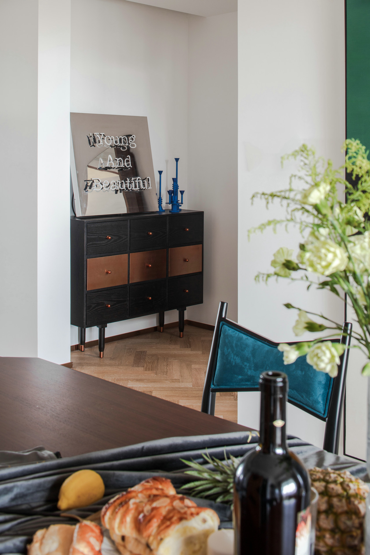 90 后小夫妻 180㎡个性舒适家居，海景猫宅的惬意生活-13