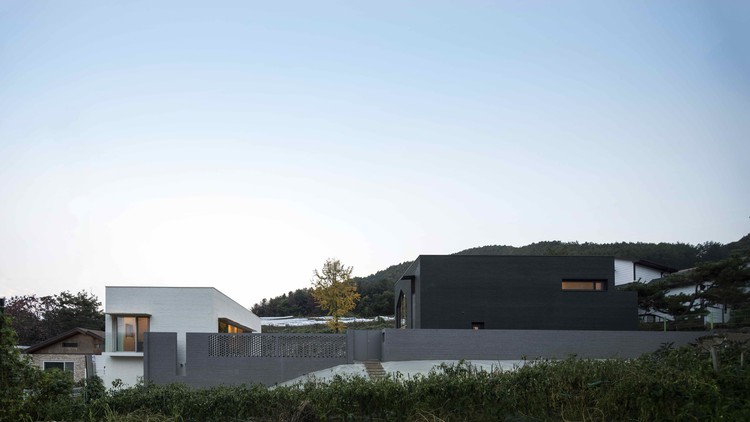 双家庭住宅的极简与古典之美-8