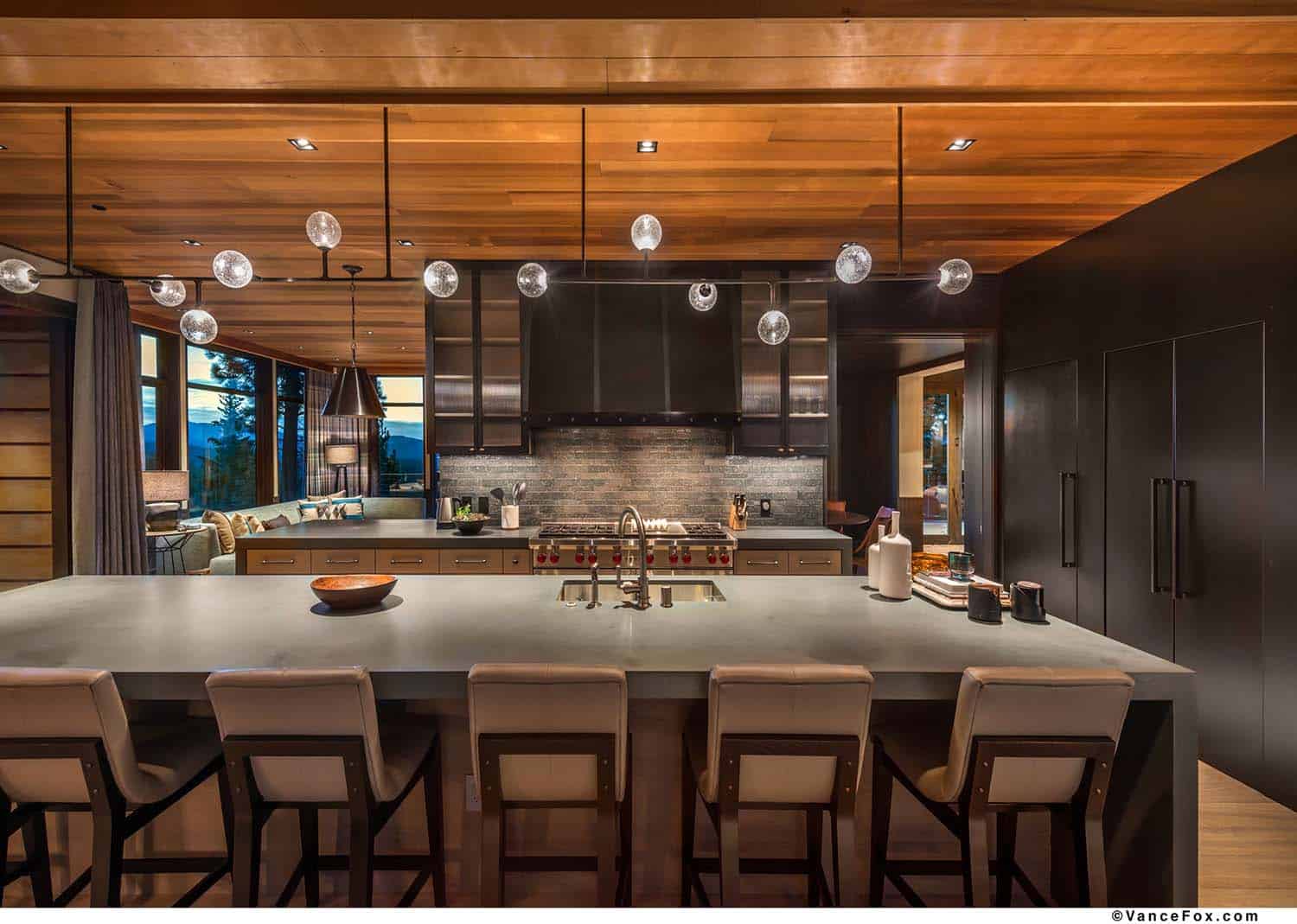 Northern California mountain retreat displays impressive design details-9