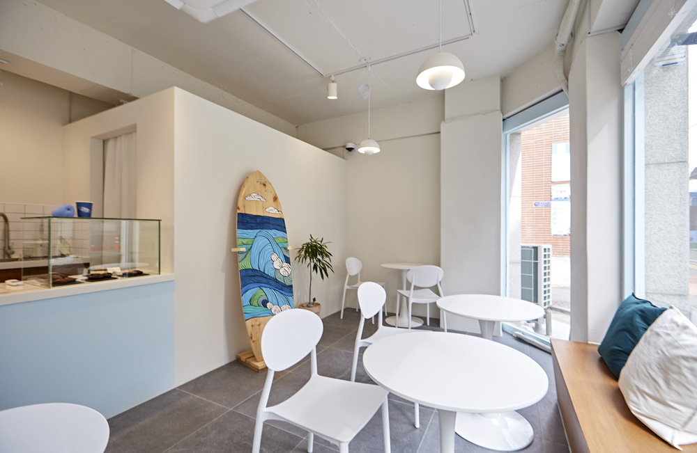 简约时尚的 12 平米咖啡店设计-10